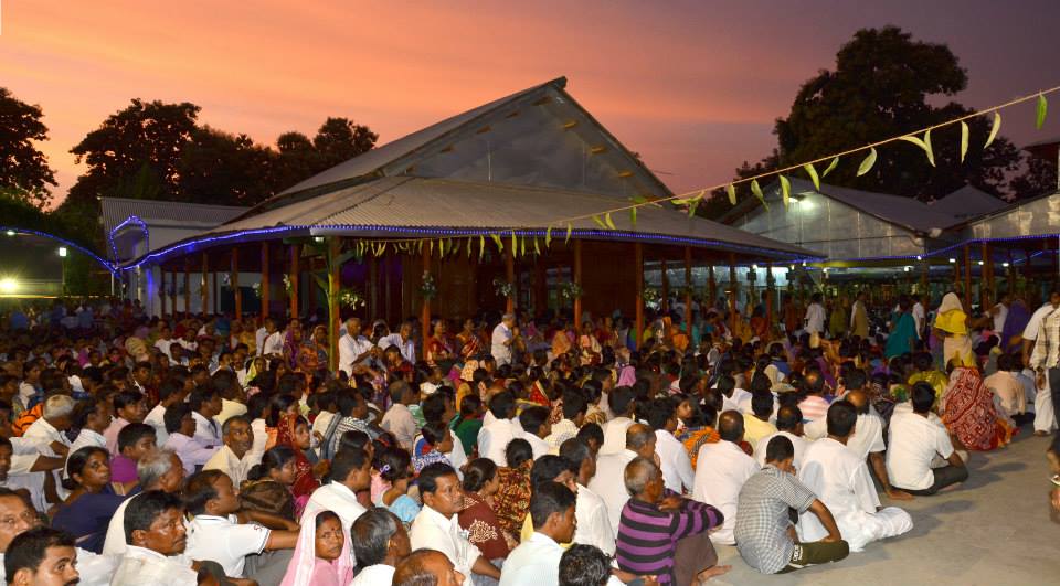 Devotees during prayer at Satsang Ashram, Deoghar